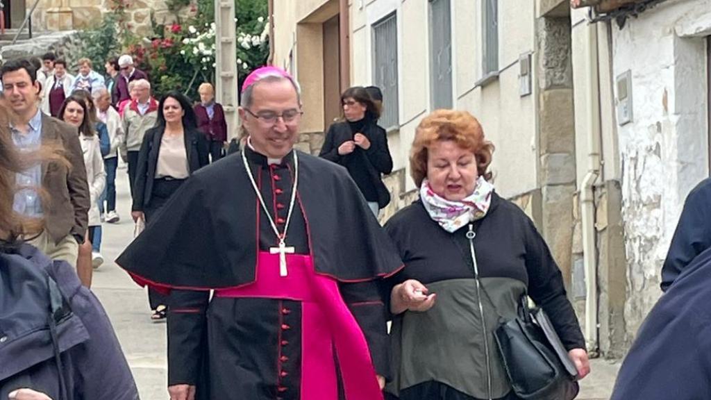 El obispo de Zamora, Fernando Varela, de visita en Sayago