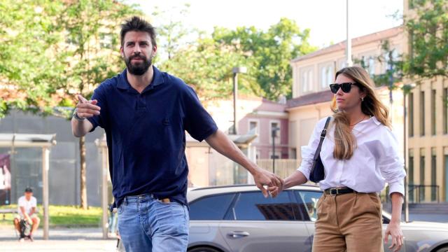 Gerard Piqué junto a su pareja, Clara Chía, el pasado día 17 de junio, llegando a los juzgados.