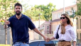 Gerard Piqué junto a su pareja, Clara Chía, este lunes, 17 de junio, llegando a los juzgados.