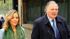Juan Antonio García Obregón junto a su actual mujer, Elisa Rodríguez García, en una imagen tomada en Madrid, en mayo de 2024.