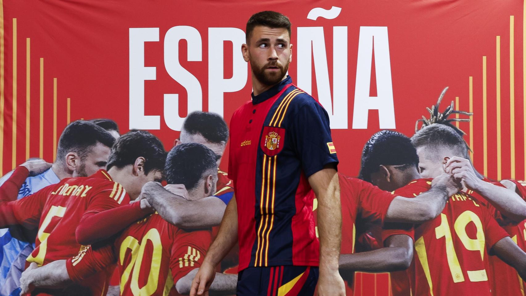 La Camiseta Retro De Espa a Que Usa Unai Sim n Y Que Se Ha Puesto De La Camiseta Retro De Espa a Que Usa Unai Sim n Y Que Se Ha Puesto De