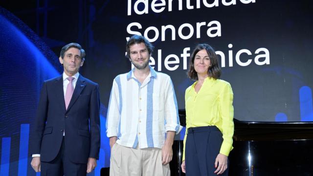 José María Álvarez-Pallete, presidente de Telefónica, y el músico Lucas Vidal.