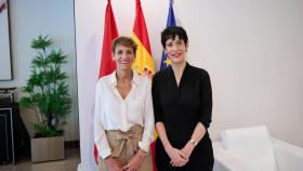 La presidenta de Navarra, María Chivite, con la ministra de Seguridad Social, Elma Sainz, en una imagen reciente.