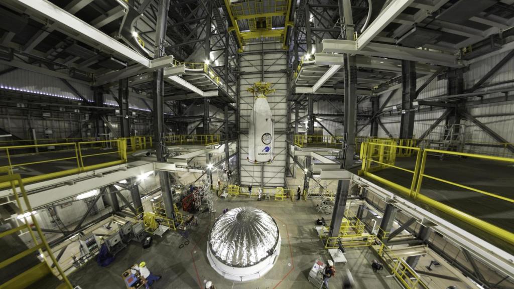 El Ariane 6 montándose para su primer lanzamiento
