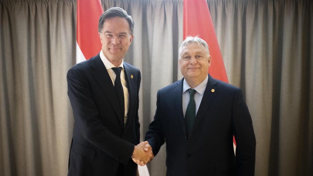 Mark Rutte se reunió con Viktor Orbán este lunes en Bruselas para convencerle de que retire su veto para la OTAN
