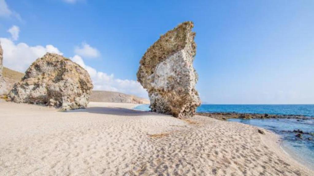 Los arenales de la Playa de los Muertos, en Almería.