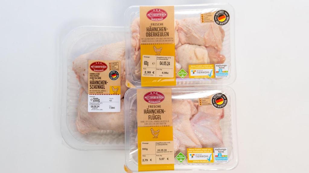 Detalle de las bandejas de pollo analizadas de los supermercados alemanes.