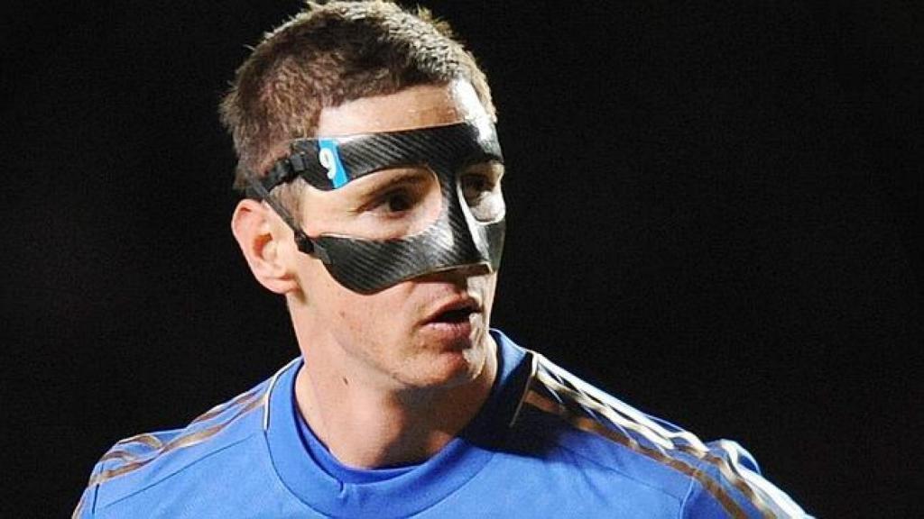 Fernando Torres, con una máscara protectora.