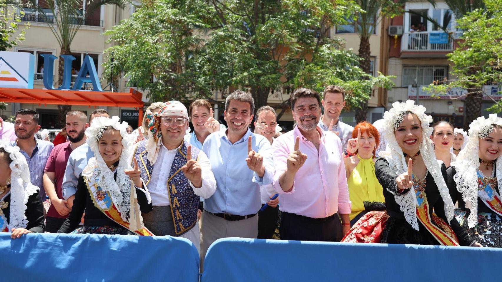Alicante da la bienvenida a las fiestas con la mascletà de pirotecnia Tamarit: Estamos en Hogueras
