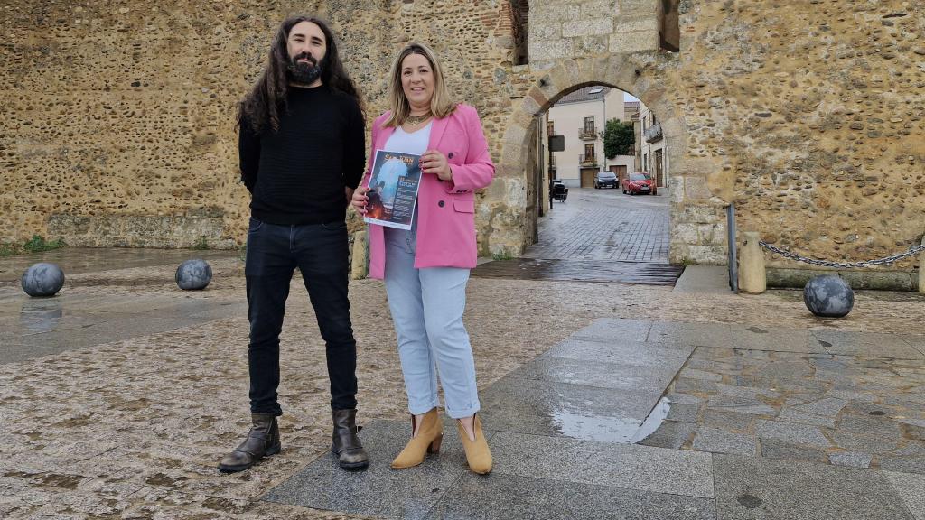 La delegada municipal de Cultura, Ana Castaño, junto a Sergio Cardoso