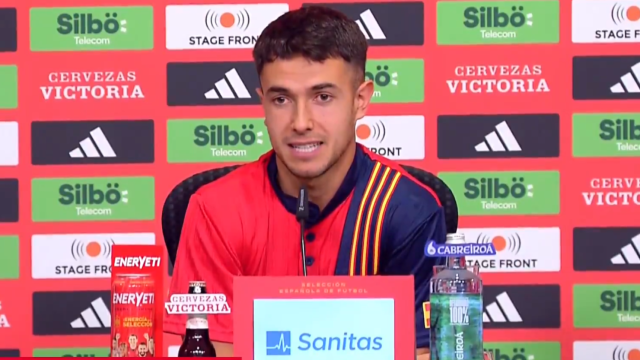 Zubimendi, durante la rueda de prensa con la selección española.