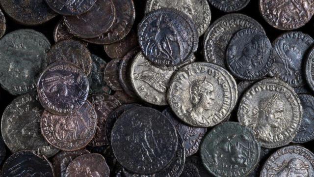 Detalle de algunas de las monedas halladas en Lod.