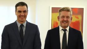 El presidente del Gobierno, Pedro Sánchez, junto a Wayne Griffiths, presidente de Seat, en una foto de archivo.