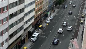 Varias patrullas custodian el edificio okupado de la Ronda de Nelle