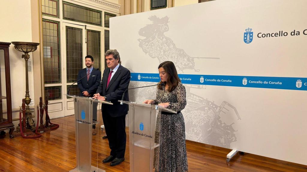 Inés Rey junto al ministro Escrivá e Ignasi Belda tras la firma del convenio