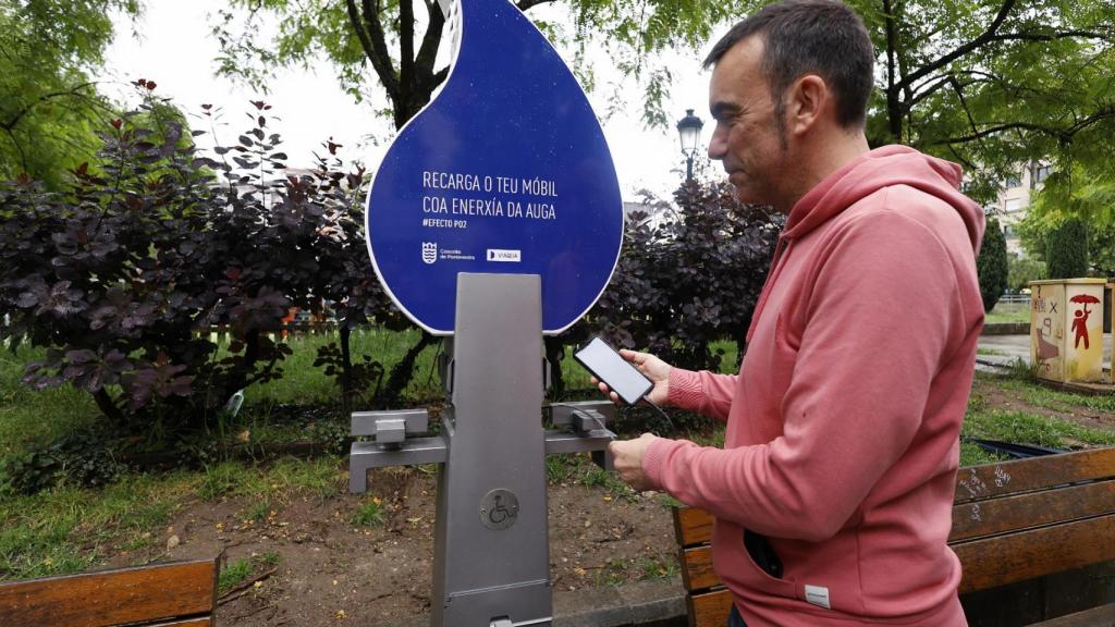 Cargador de móviles que funciona con energía hidráulica en Pontevedra