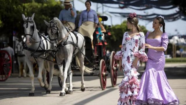 Personas en la Feria de Málaga