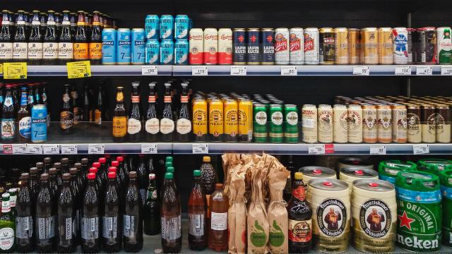 Cervezas en el supermercado.