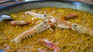 ¿Cuál es la cantidad de fideos por persona perfecta para la fideuà según los expertos?