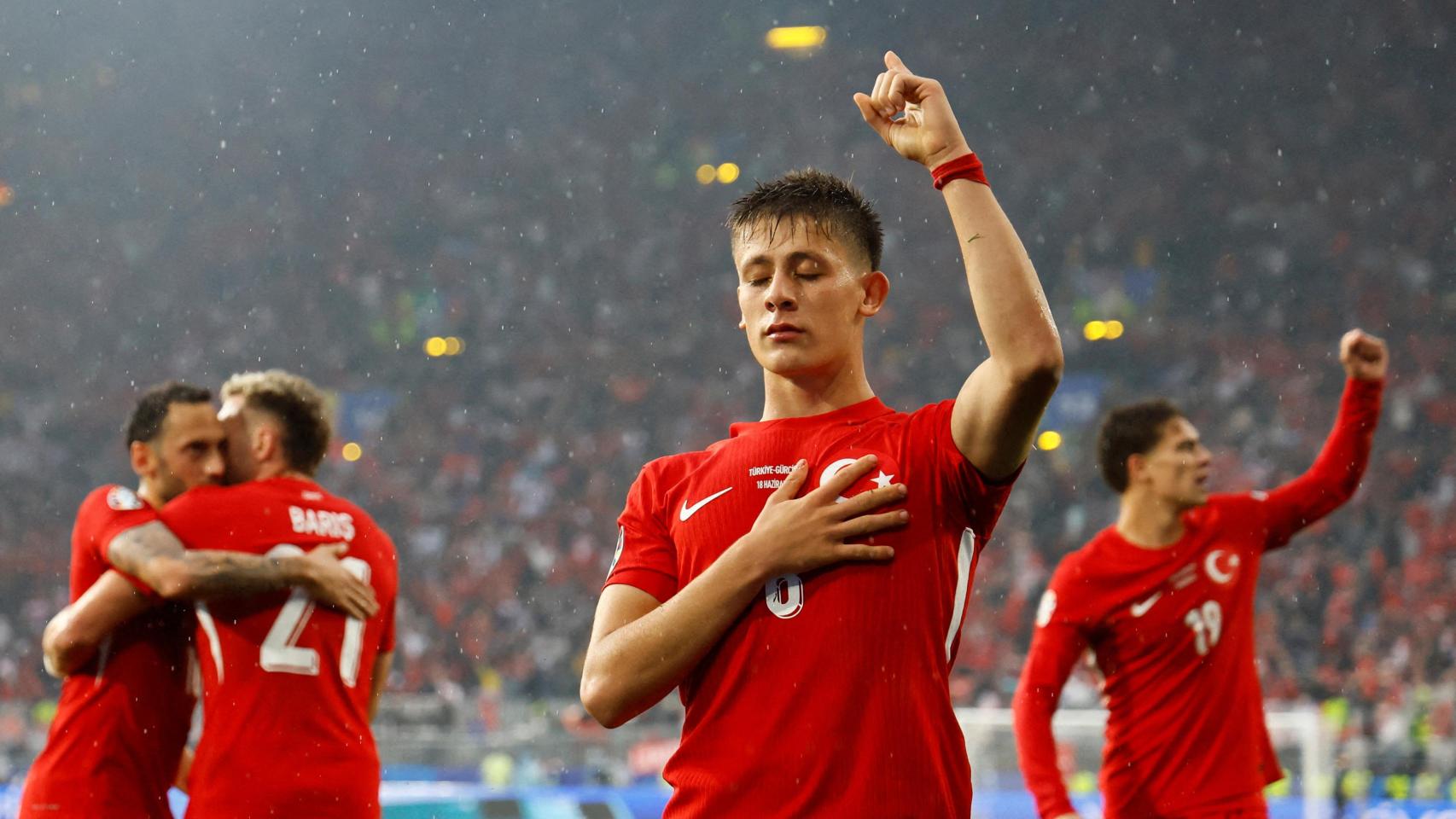 Arda Güler celebra su primer gol en la Eurocopa con Turquía