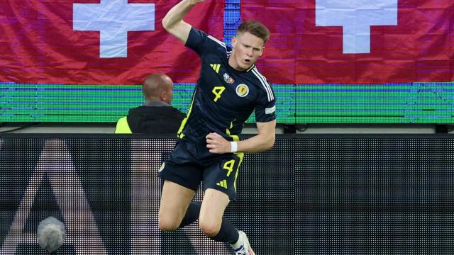 McTominay celebra el primer gol de Escocia ante Suiza.
