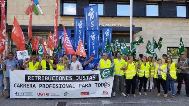 Concentración frente a la sede de la Agencia Tributaria en Toledo. Foto: CSIF.