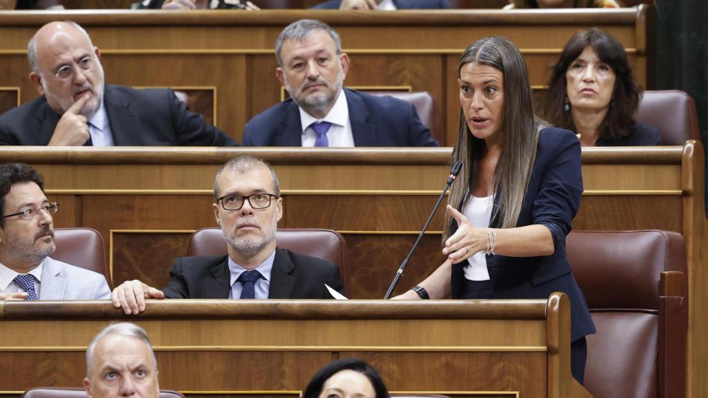La portavoz de Junts, Miriam Nogueras, interviene durante la sesión de control que se celebra, este miércoles, en el Congreso de los Diputados.