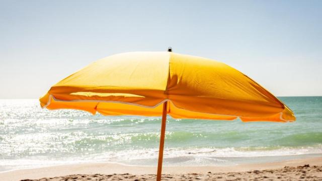 Las 10 mejores sombrillas de playa resistentes al viento del 2024
