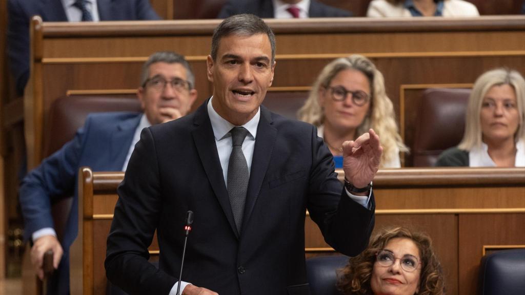 El presidente del Gobierno, Pedro Sánchez, interviene durante una sesión de control al Gobierno, en el Congreso de los Diputados, a 19 de junio de 2024.
