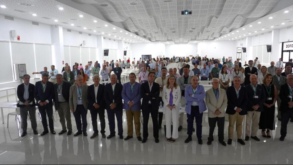 El consejo rector y los cooperativistas de Dcoop en la asamblea general celebrada este miércoles