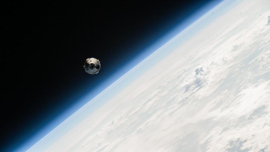 Starliner en el espacio fotorgrafiada desde la ISS.