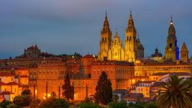 Vista panorámica nocturna de Santiago de Compostela