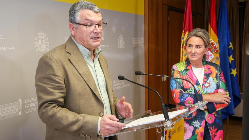 El delegado de la AEMET en la región, Luis María Bañón, y la delegada del Gobierno, Milagros Tolón.