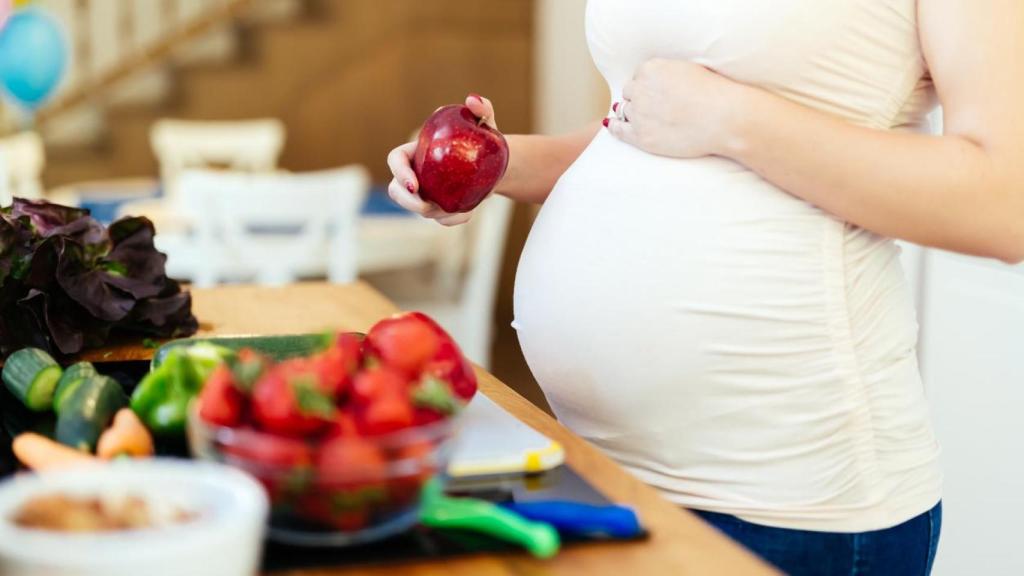 Los expertos recomiendan tomar productos ricos en zinc, hierro y ácido fólico durante el embarazo.