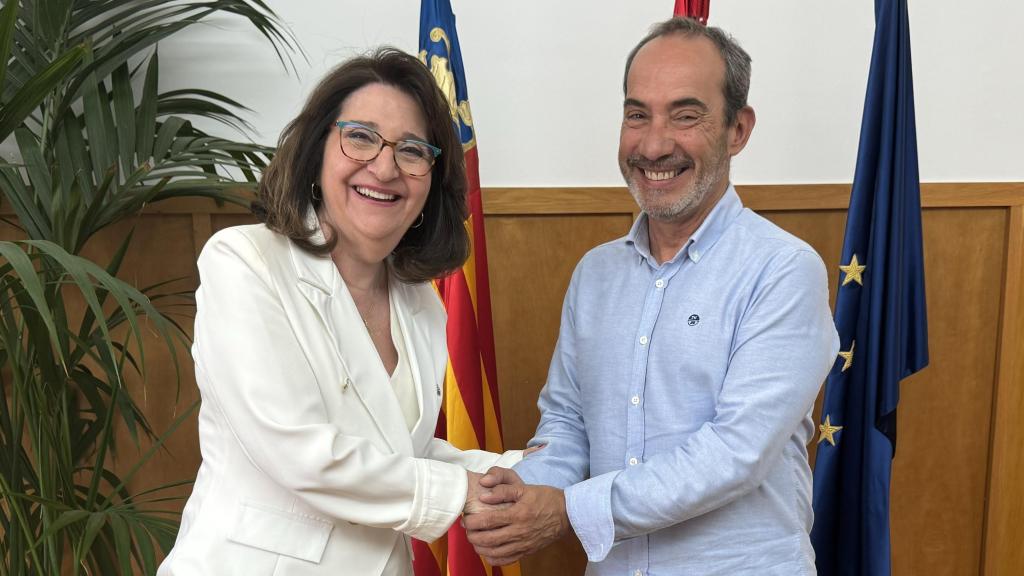 Amparo Navarro y Pascual Pastor, en la reunión de este jueves en la UA.