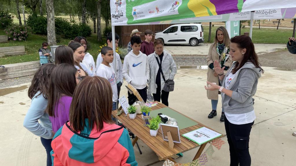 Vecinos de Guijuelo durante la plantación del 'Programa Arboleda'