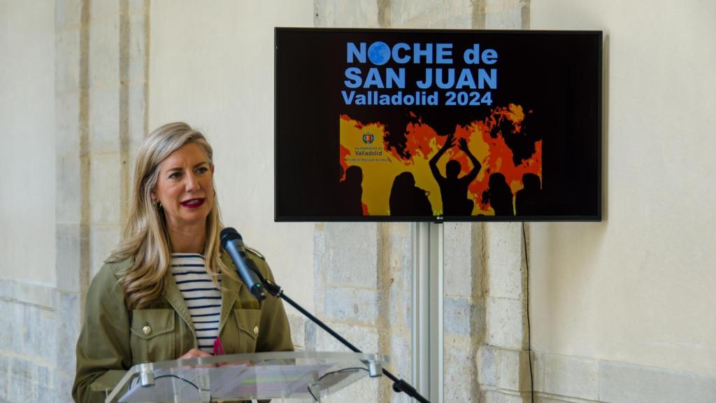 La concejala de Educación y Cultura del Ayuntamiento de Valladolid, Irene Carvajal, presenta la programación de la fiesta de San Juan