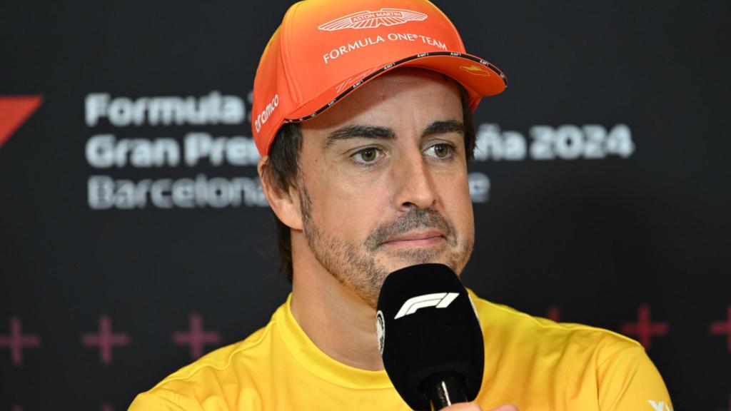Fernando Alonso, en el GP de España con la equipación especial de Aston Martin