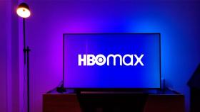 Un televisor con la app de HBO Max