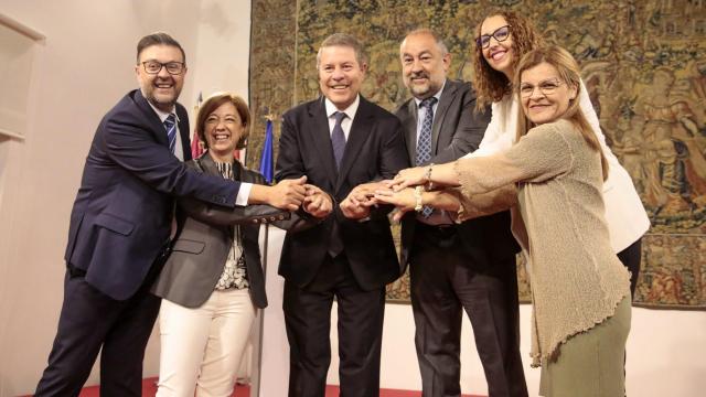 Firma del acuerdo para la creación de la Cátedra de Igualdad de Género en el ámbito laboral en la Universidad de Castilla-La Mancha. Fotos: Javier Longobardo.
