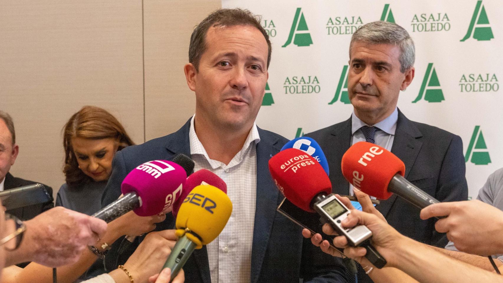 Carlos Velázquez, alcalde de Toledo, este miércoles en la asamblea general de Asaja. Foto: Javier Longobardo.