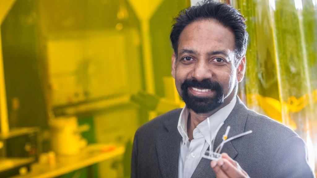 Muthukumaran Packirisamy, líder del  Optical-Bio Microsystems Lab