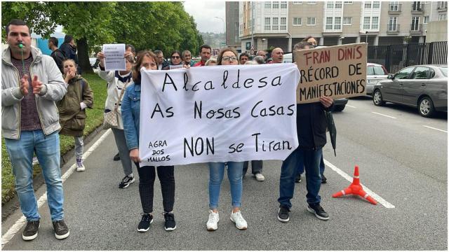 Protesta de los vecinos del Agra dos Mallos este miércoles