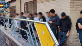 Los adolescentes que la Policía Nacional arrestó en Valencia, este martes, tras quedar para pegarse.