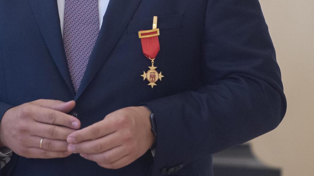 Detalle de la Medalla Internacional de la Comunidad de Madrid.