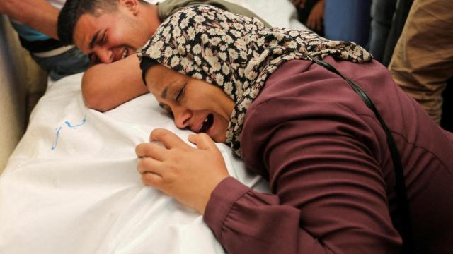 Funeral de varios miembros de una familia tras un ataque de Israel en Rafah.
