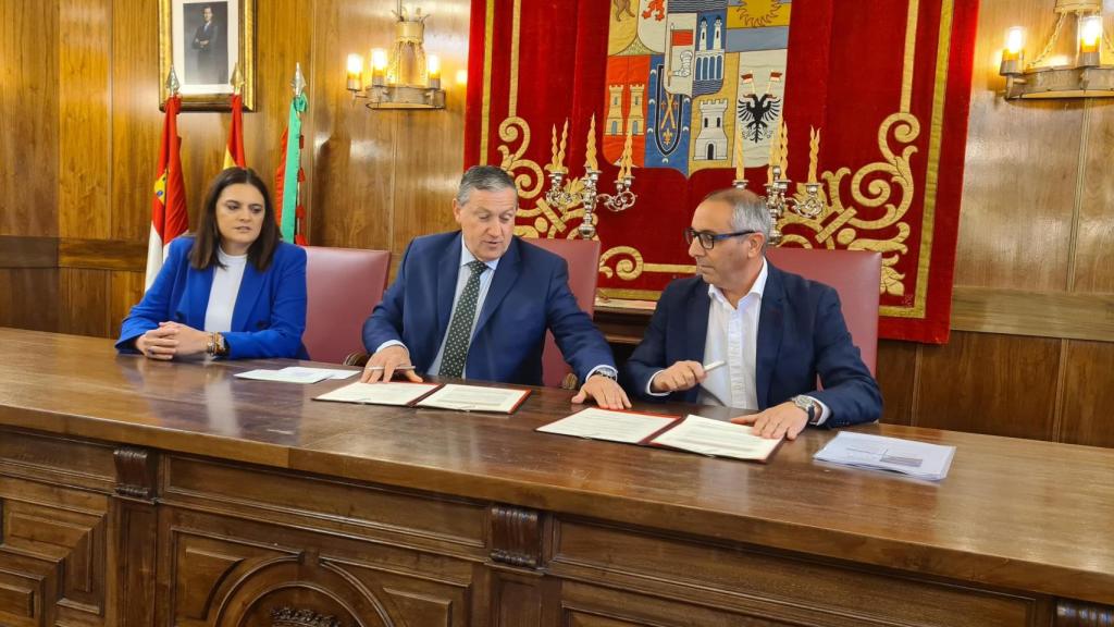 Firma del convenio entre la Diputación de Zamora y el Colegio de Ingenieros Técnicos