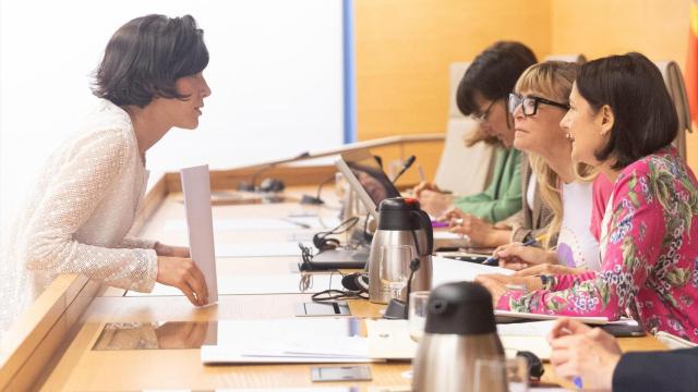 La diputada del PSOE, Andrea Fernández, en la Comisión de Igualdad, en el Congreso este jueves.