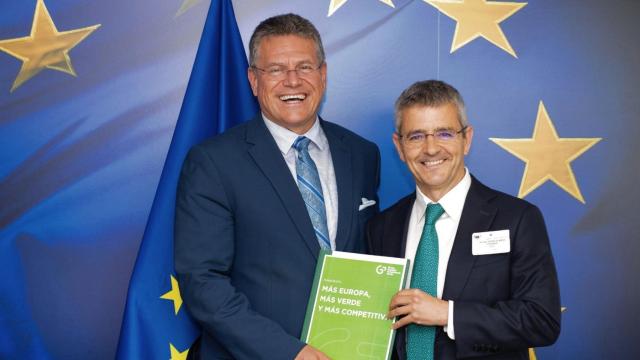 Maroš Šefčovič vicepresidente de la Comisión Europea,  y Gonzalo Sáenz de Miera, presidente del Grupo Español para el Crecimiento Verde y del Corporate Leaders Group Europe