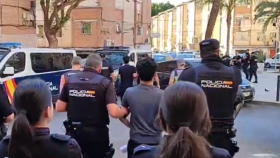 Los dos detenidos, que ya están en prisión, en el momento del arresto.